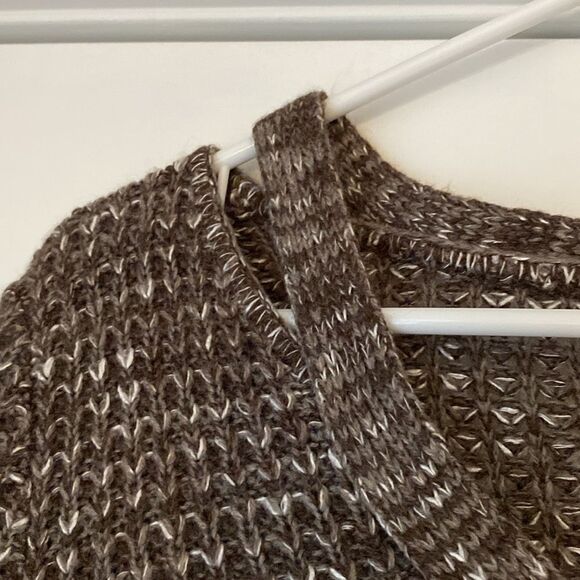 American Eagle Brown Peek a boo shoulder V neck sweater size Small - Picture 3 of 7